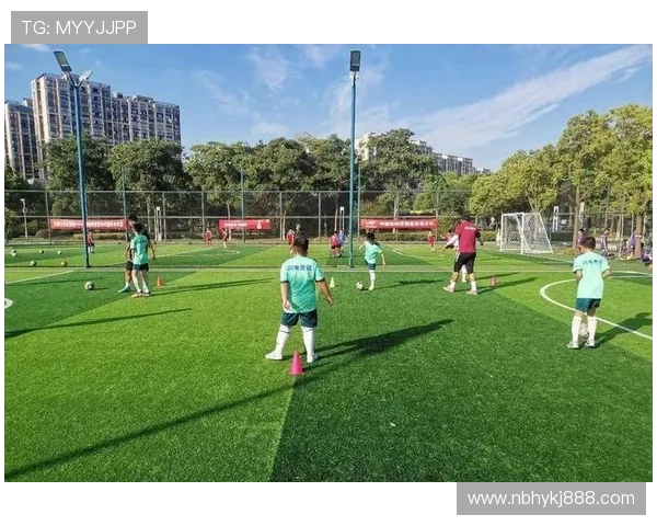 武汉城市足球超级联赛：奋力拼搏共筑足球梦 展现城市体育新风貌