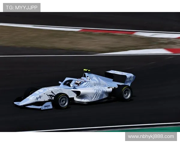 F1新赛季揭幕战精彩回顾 车队阵容大变动引发热议