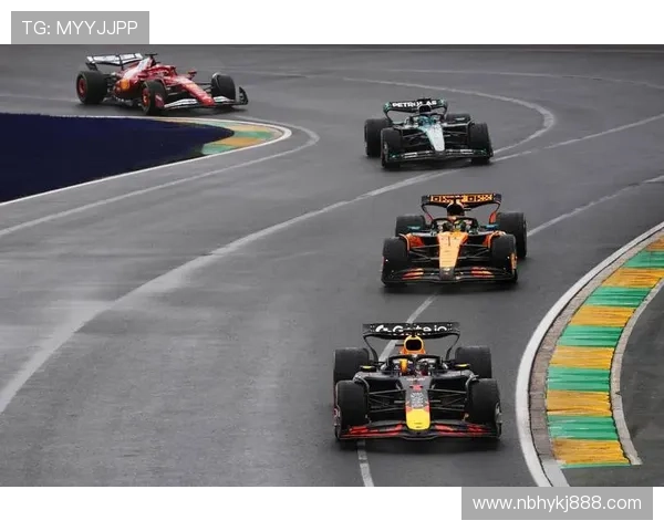F1赛季最新动态：梅赛德斯和红牛展开激烈角逐，车手们挑战极限速度