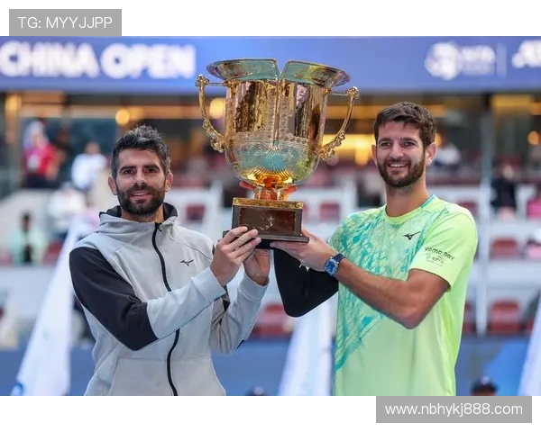 新星崛起！2025年网球大师赛揭幕战精彩纷呈，谁将成为新的网球王者