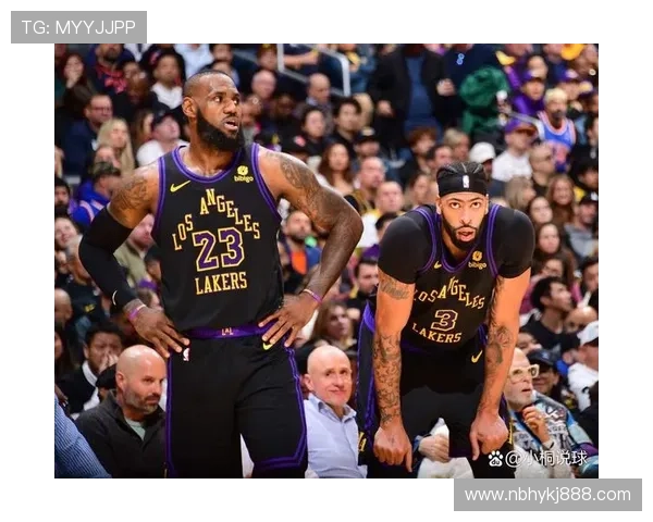 詹姆斯领衔湖人季前赛大胜勇士 詹姆斯与戴维斯双核组合引领球队前进